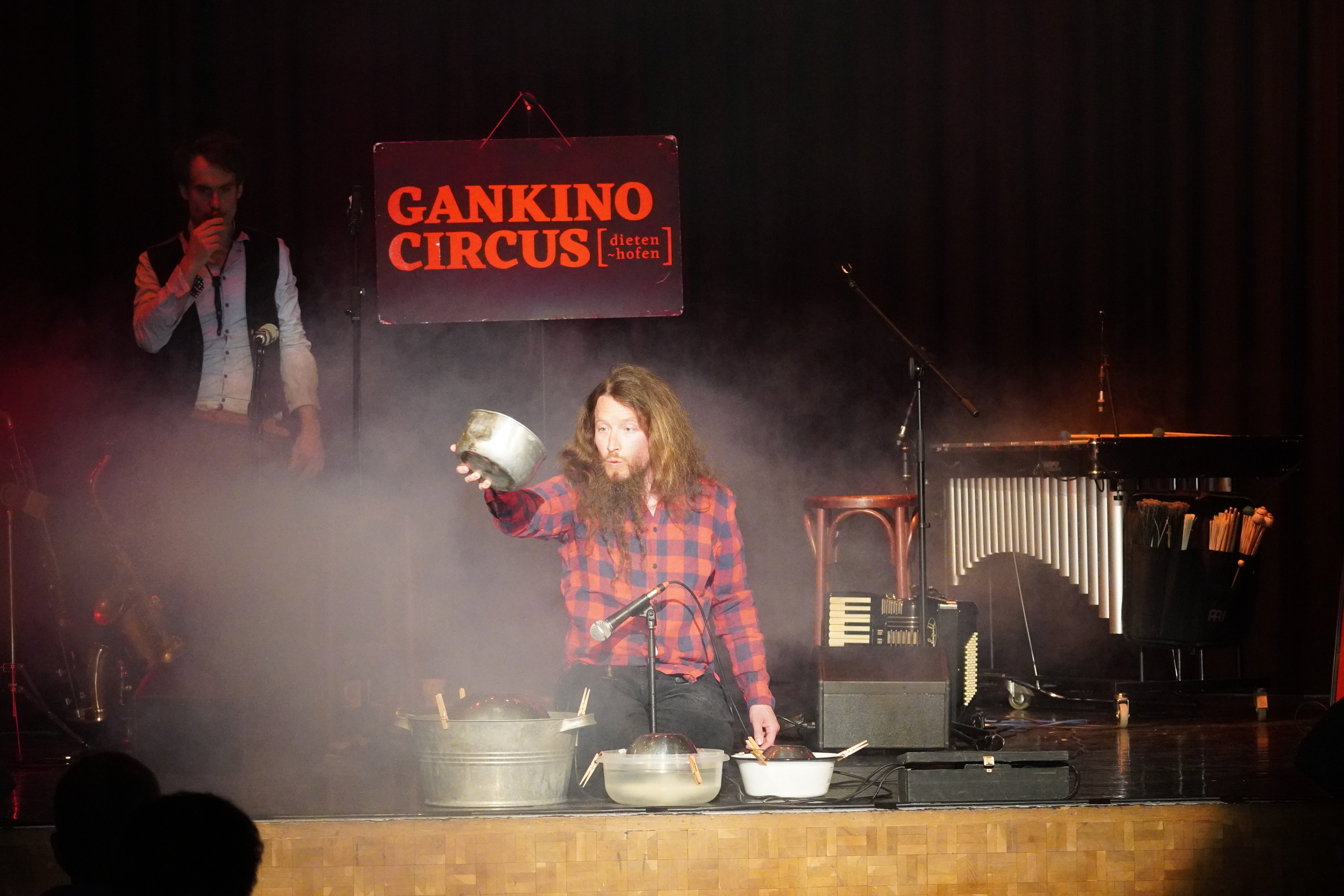 Gankino Circus auf der Bühne der Reichswaldhall
