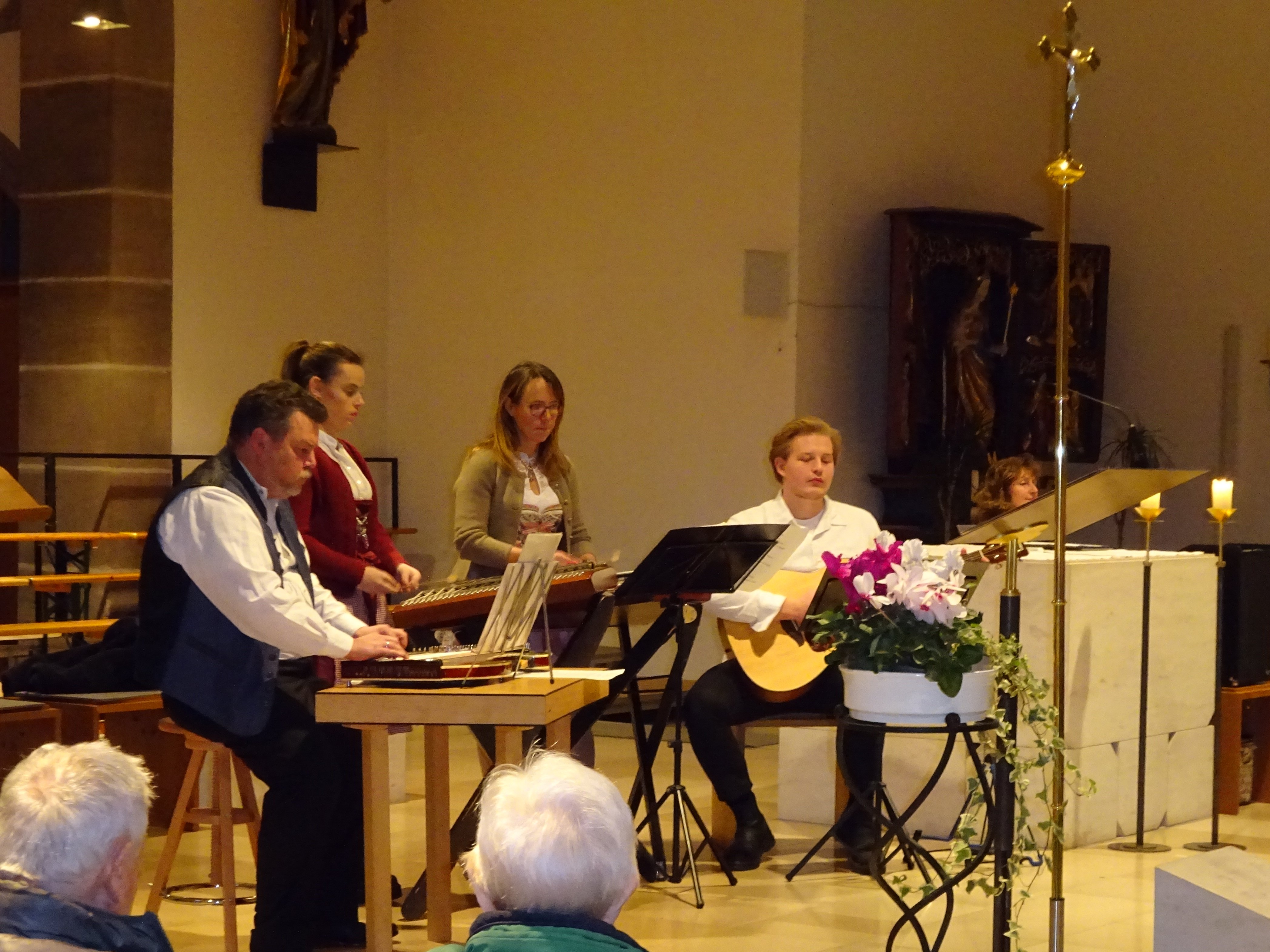 Die Musiker in der Kirche