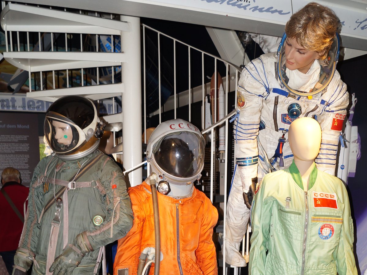 Έκθεση ενδυμάτων αστροναυτών στο διαστημικό μουσείο